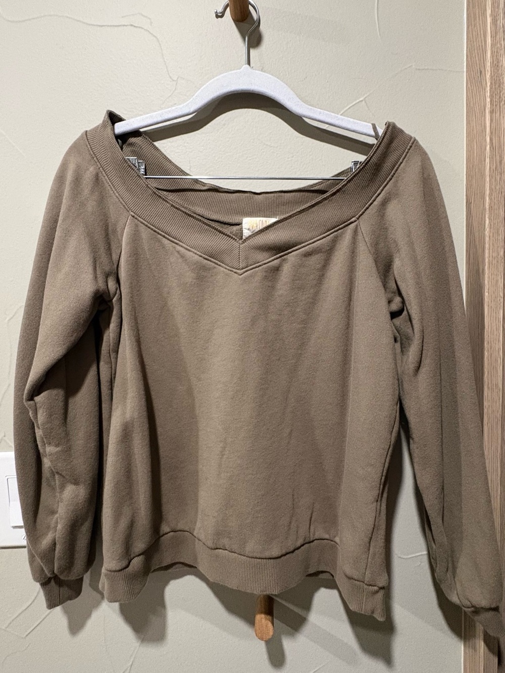 NATION LTD Cozy V-Neck Sweatshirt in Taupe